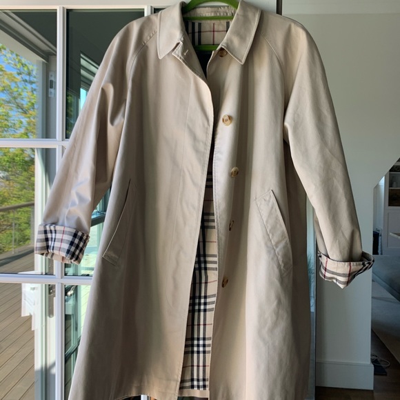 Medium length Burberry Trench Coat - Picture 1 of 4